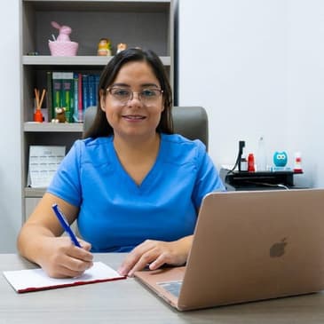 Slider image (7) Dra. Fatima de la Garza - Urologist